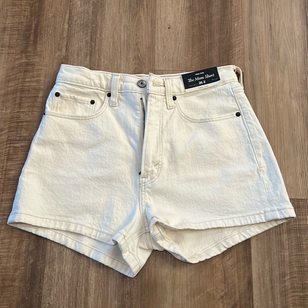 A&F Curve Love High Rise Mom Short